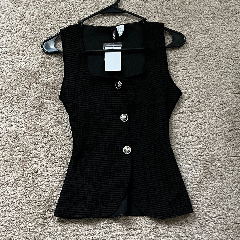 H&M Black Sleeveless Button-Up Blouse
